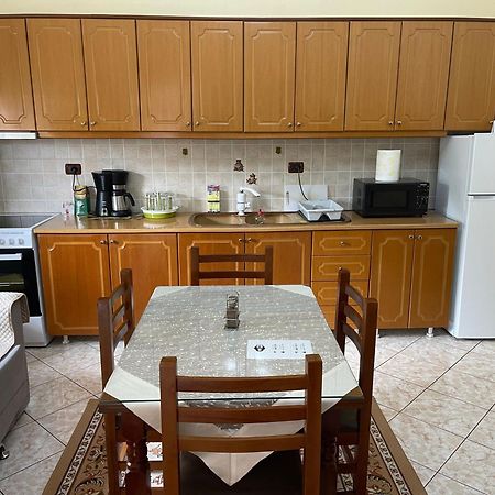 Artur'S Apartment Gjirokastër Екстериор снимка