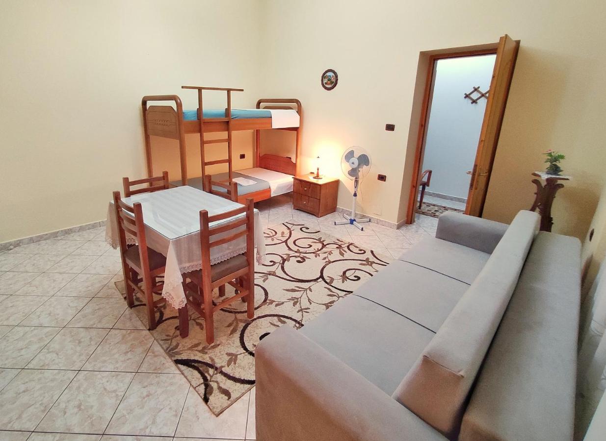 Artur'S Apartment Gjirokastër Екстериор снимка
