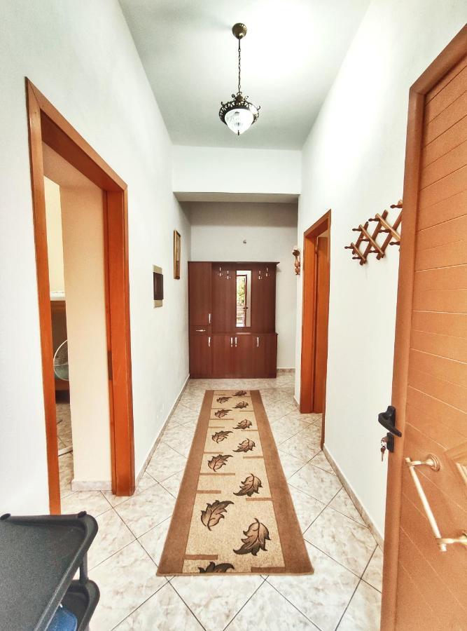 Artur'S Apartment Gjirokastër Екстериор снимка