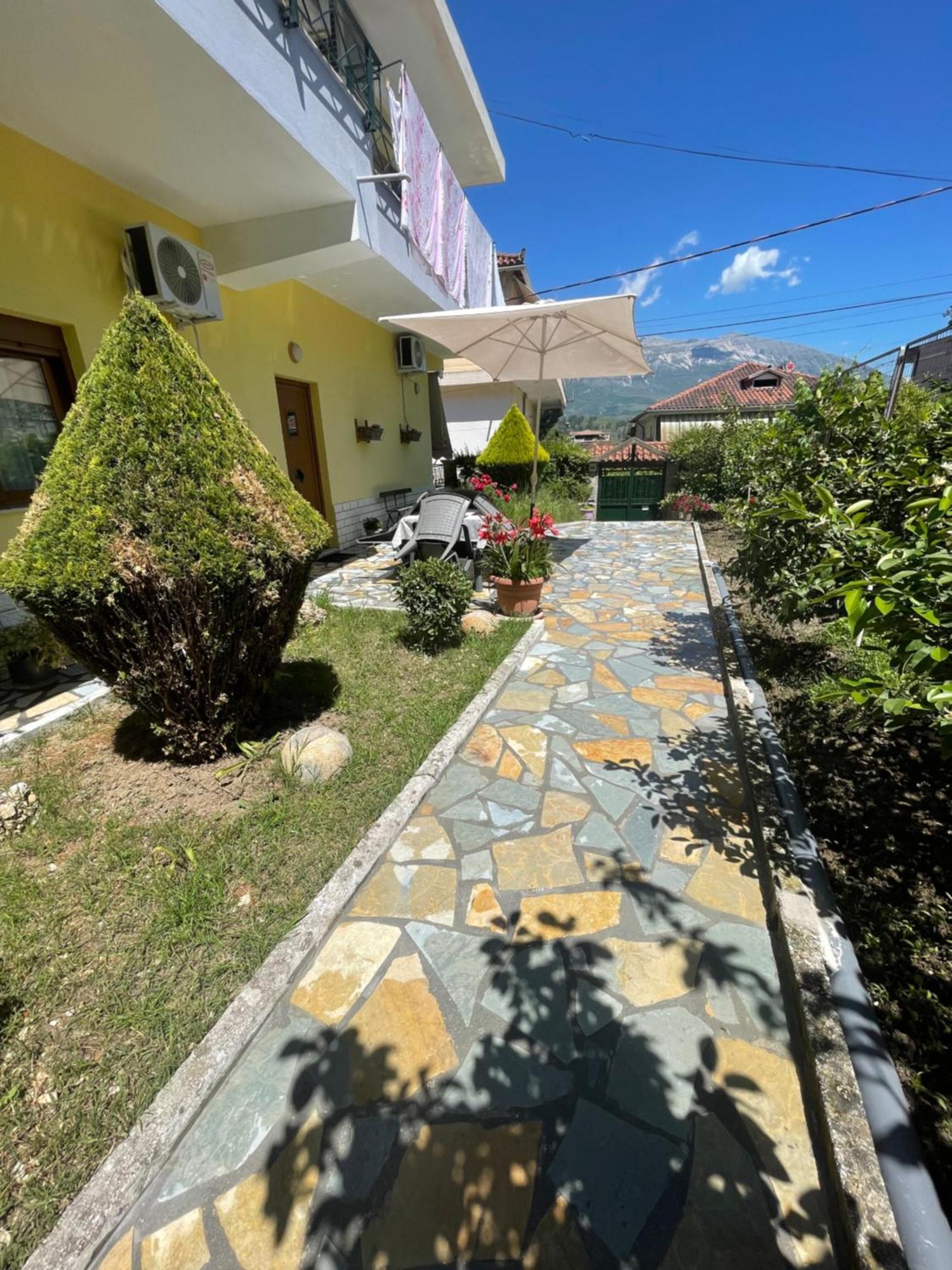 Artur'S Apartment Gjirokastër Екстериор снимка