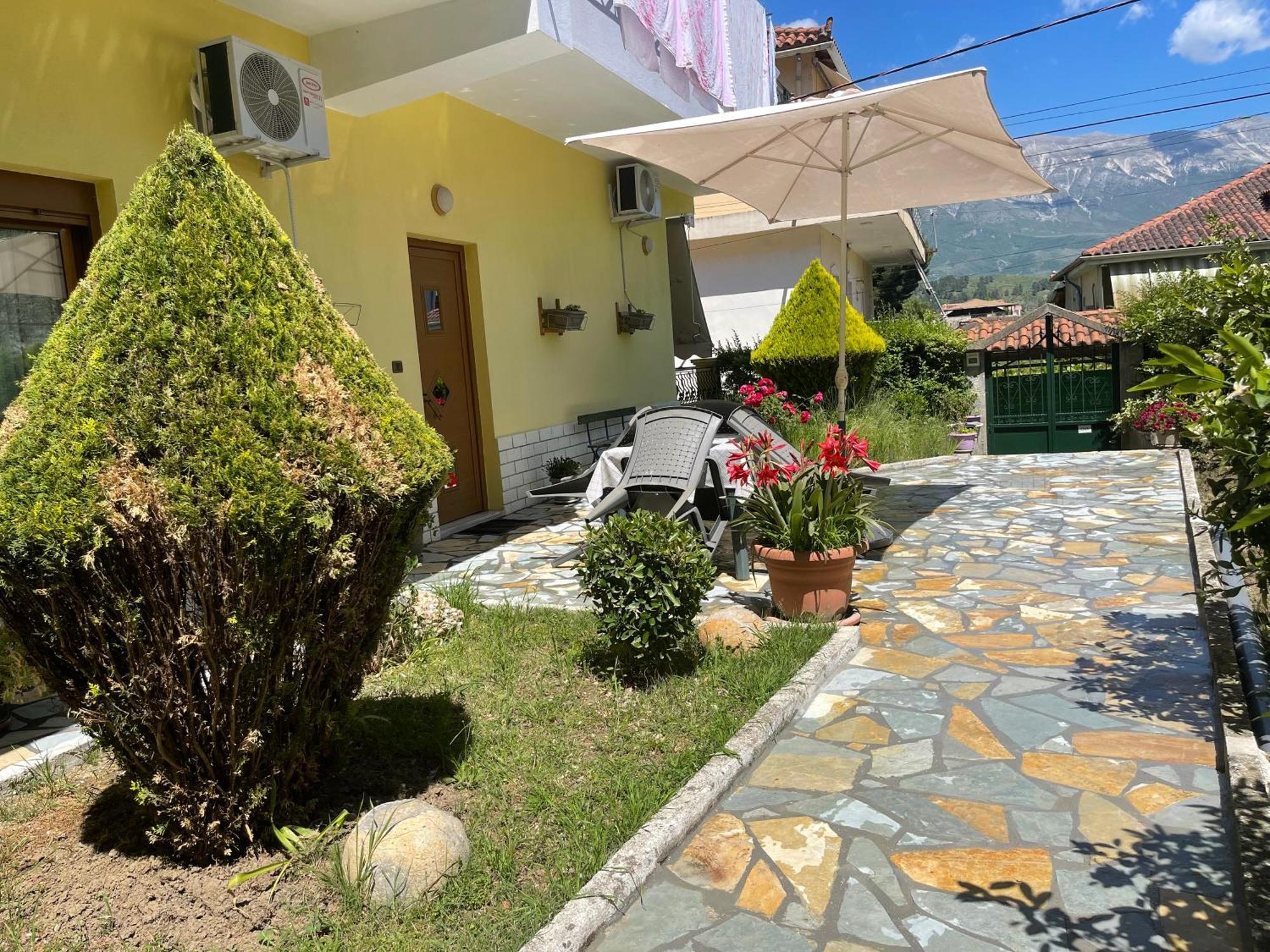 Artur'S Apartment Gjirokastër Екстериор снимка